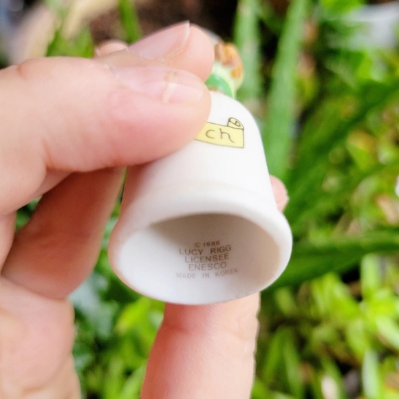 Vintage Lucy Rigg Collectible March Birth Month Bear Thimble - Picture 5 of 6